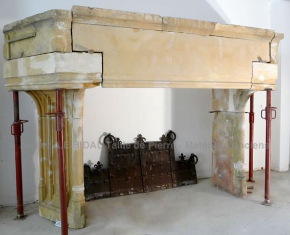 Cheminée gothique
