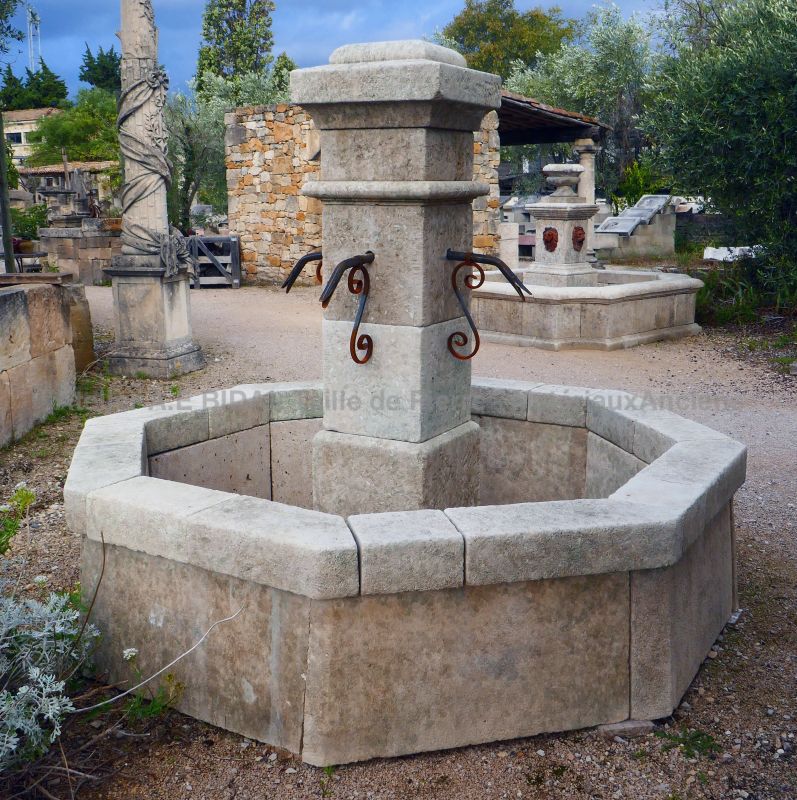 Rustic fountain in old stones by Alain BIDAL, antique materials' dealer in Provence