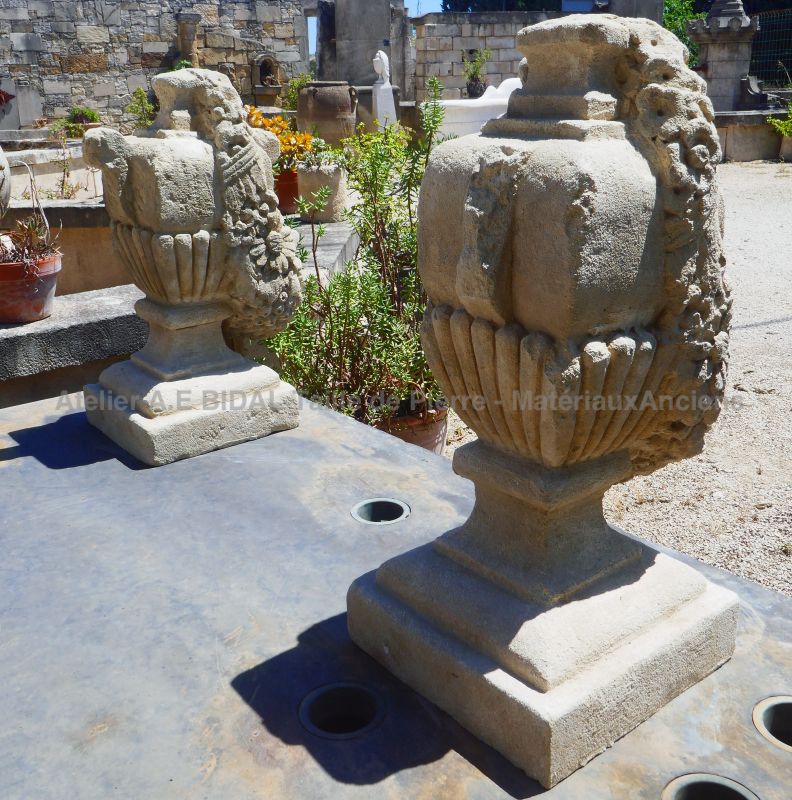 Decoration for pillars : pair of reclaimed stone ornaments for sale in Provence