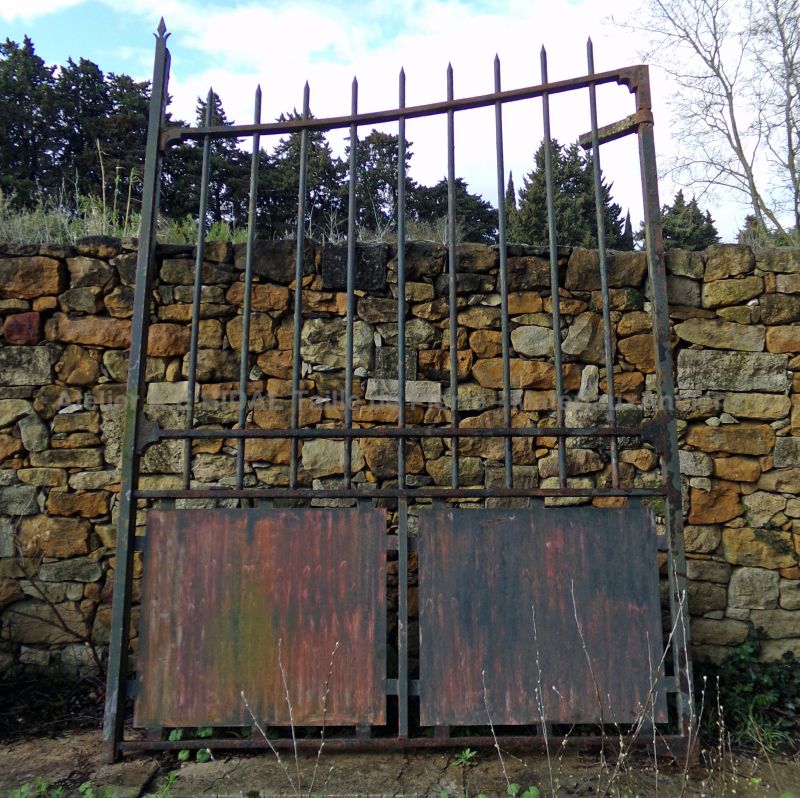 For a house with character : a heavy, antique 4-meter gate - Atelier Alain BIDAL (Provence)