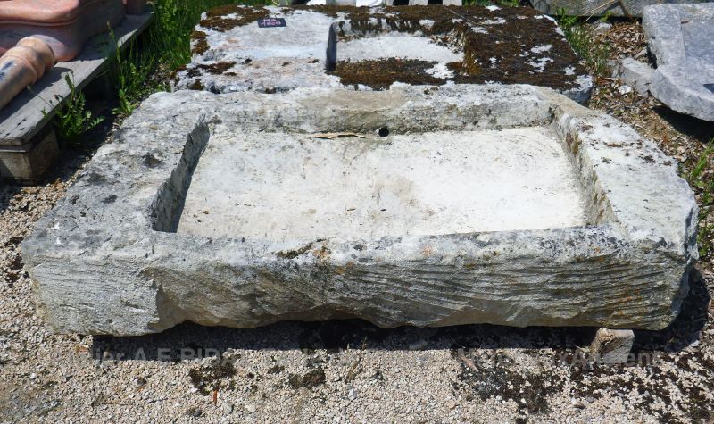 Large antique Provençal sink - a natural stone sink by Atelier Alain BIDAL, Provence