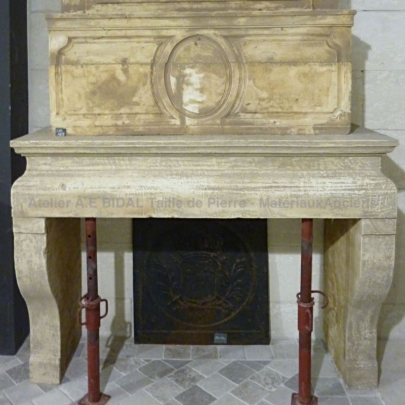 Cheminée ancienne en pierre Louis 13- cheminée à trumeau double.