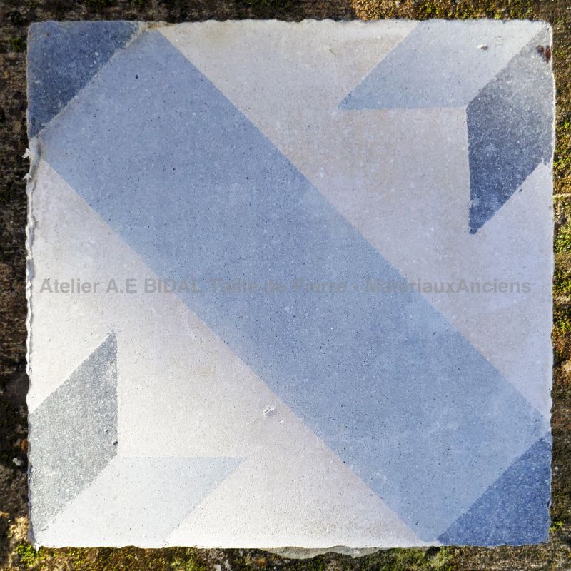 Ancien carreau en ciment motif étoile en vente en Provence chez Atelier Alain BIDAL