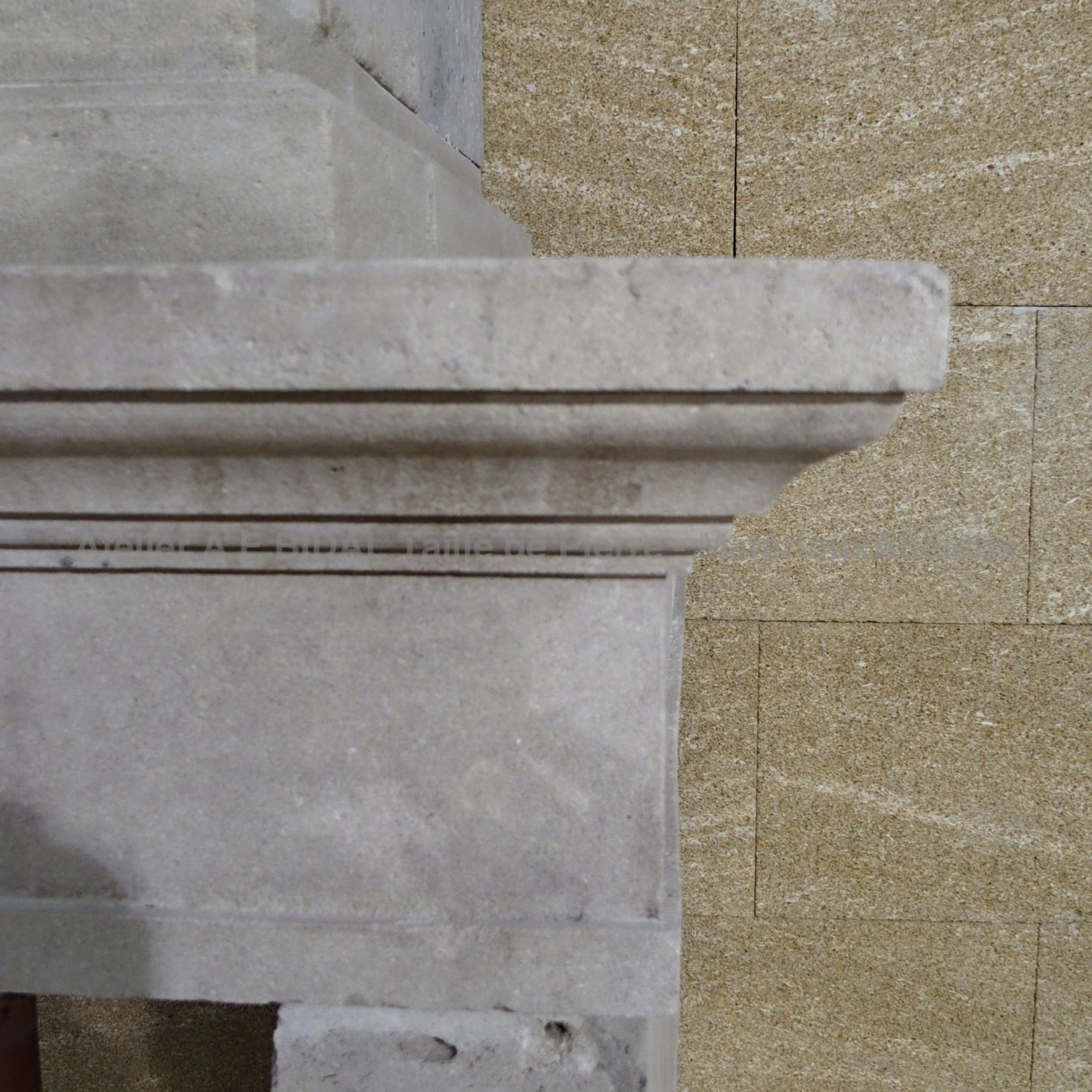 Beautiful antique stone fireplace - A Louis 14 fireplace with an elegant and sober trumeau.