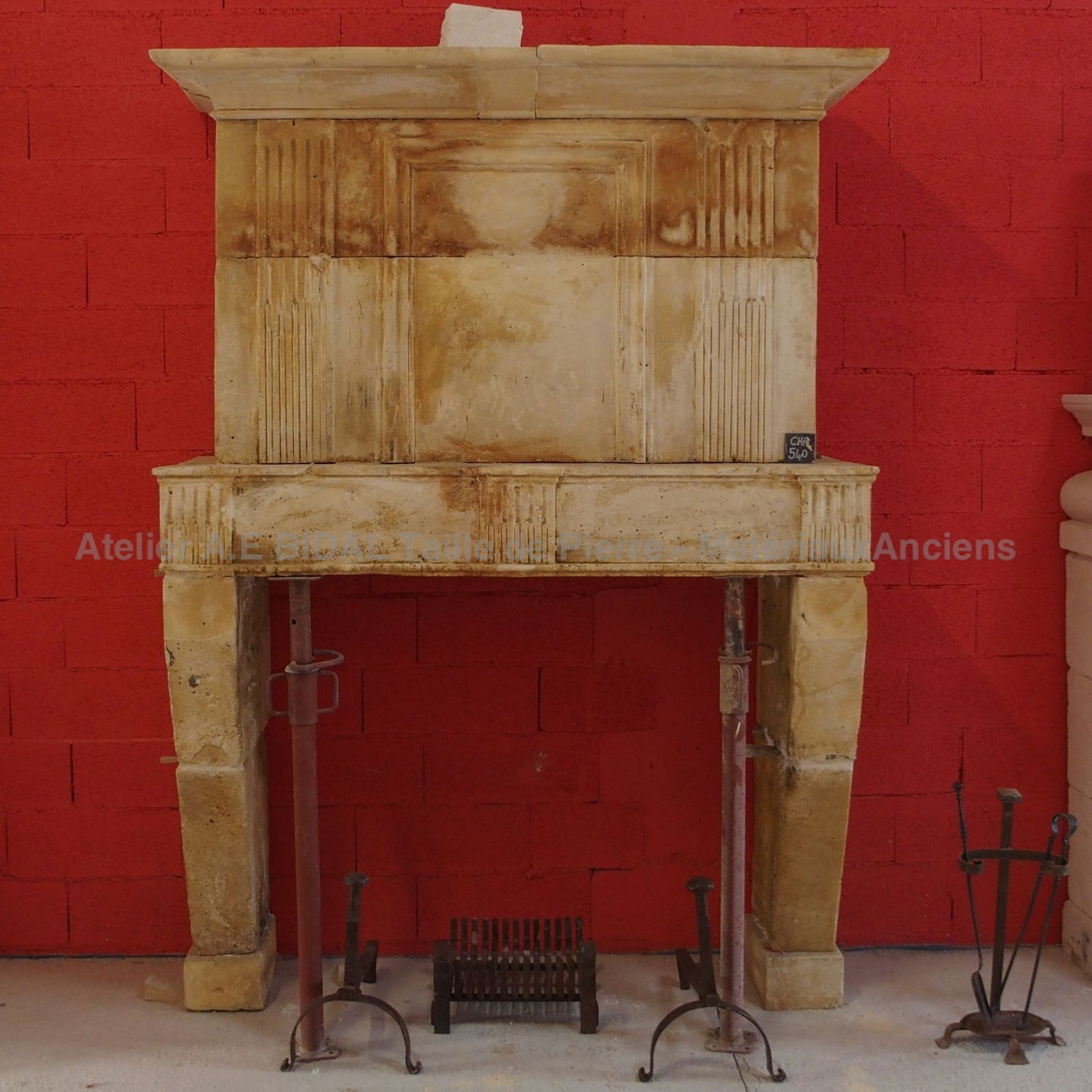 Old stone fireplace with an exceptional cachet - Louis XVI. fireplace with overmantle.