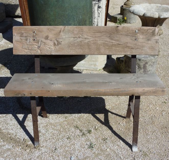 Petit banc ancien en bois