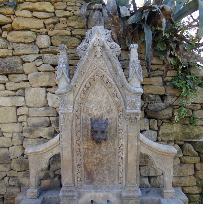 Antique stone wall fountain, cast iron ram's head - Atelier Alain BIDAL (Provence)