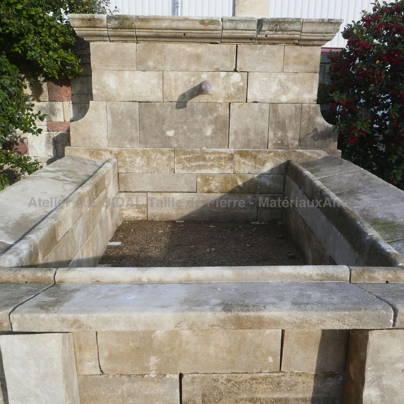 Garden fountain : large wash-house style basin in old stones - Alain Bidal Antique Materials in Provence