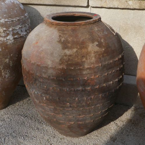 Jarre antique en terre cuite par Les Matériaux Anciens en Provence Alain BIDAL