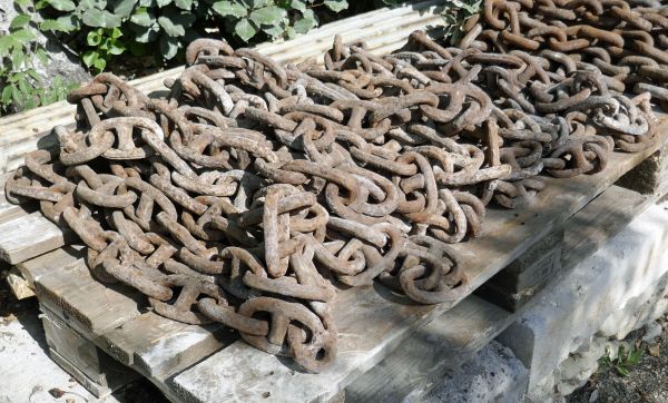 Les Matériaux Anciens en Provence par Alain Bidal : ancienne chaîne en fonte