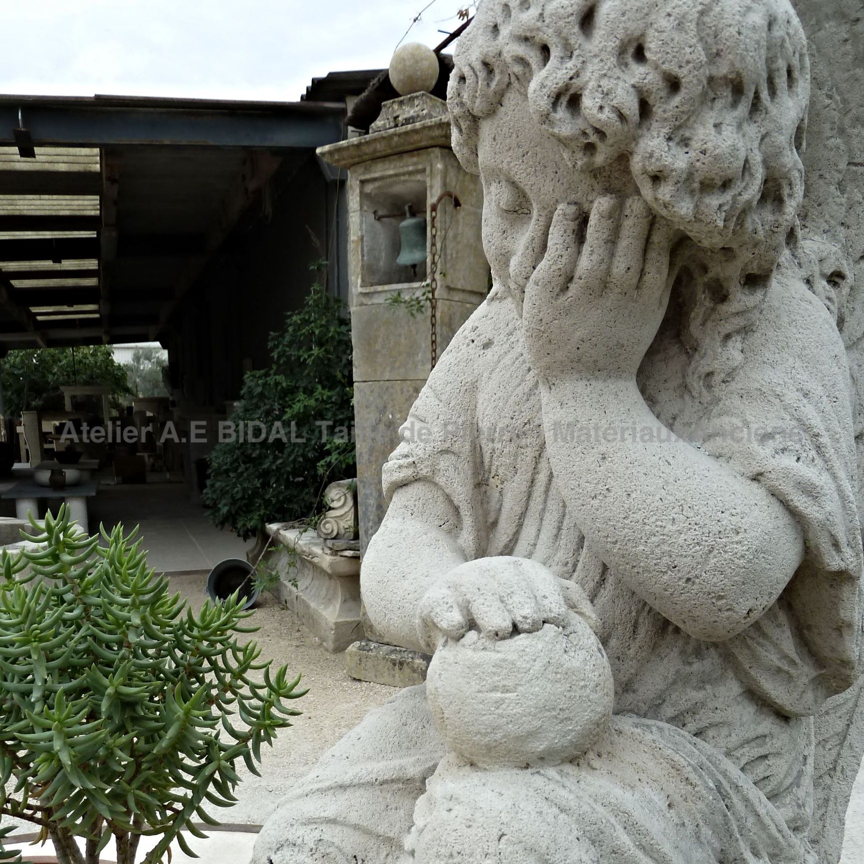 The Atelier AE Bidal, a master stonemason at your entire disposal.