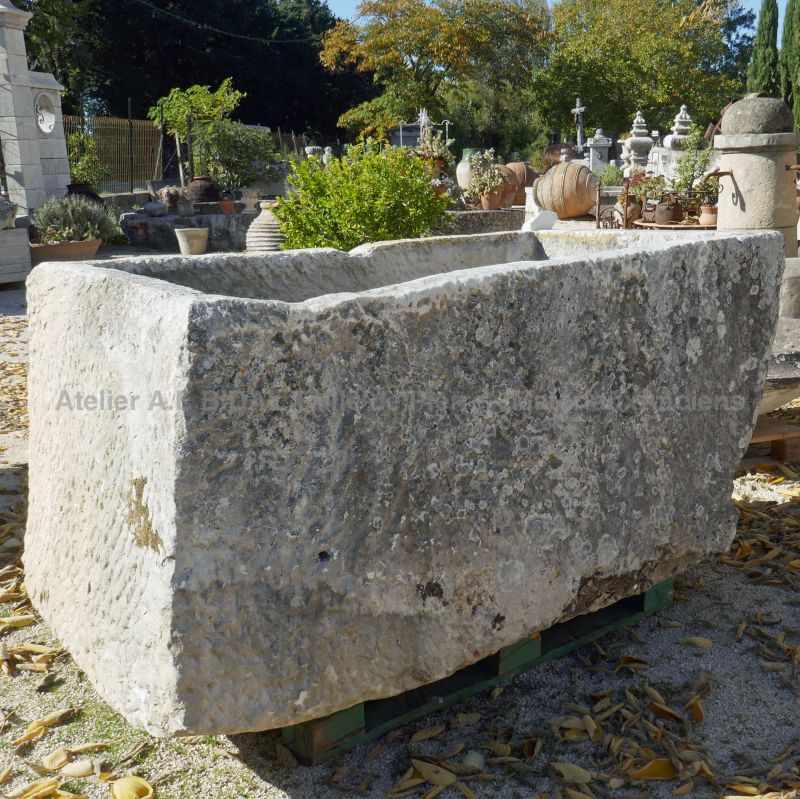 The Atelier Alain Bidal in Provence offers a large selection of troughs and washhouses in stone.