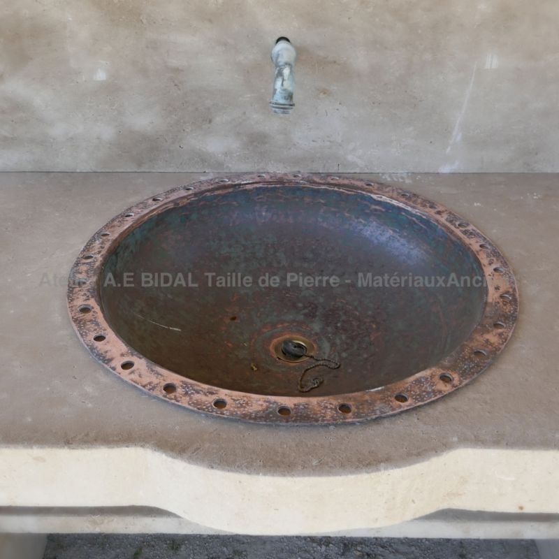 The beautiful alliance of copper and stone : a perfect match for this creation signed Alain Bidal.