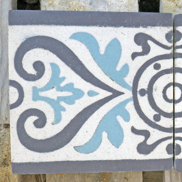 Carreau de ciment ancien pour crédence en vente en Provence chez Atelier Alain BIDAL