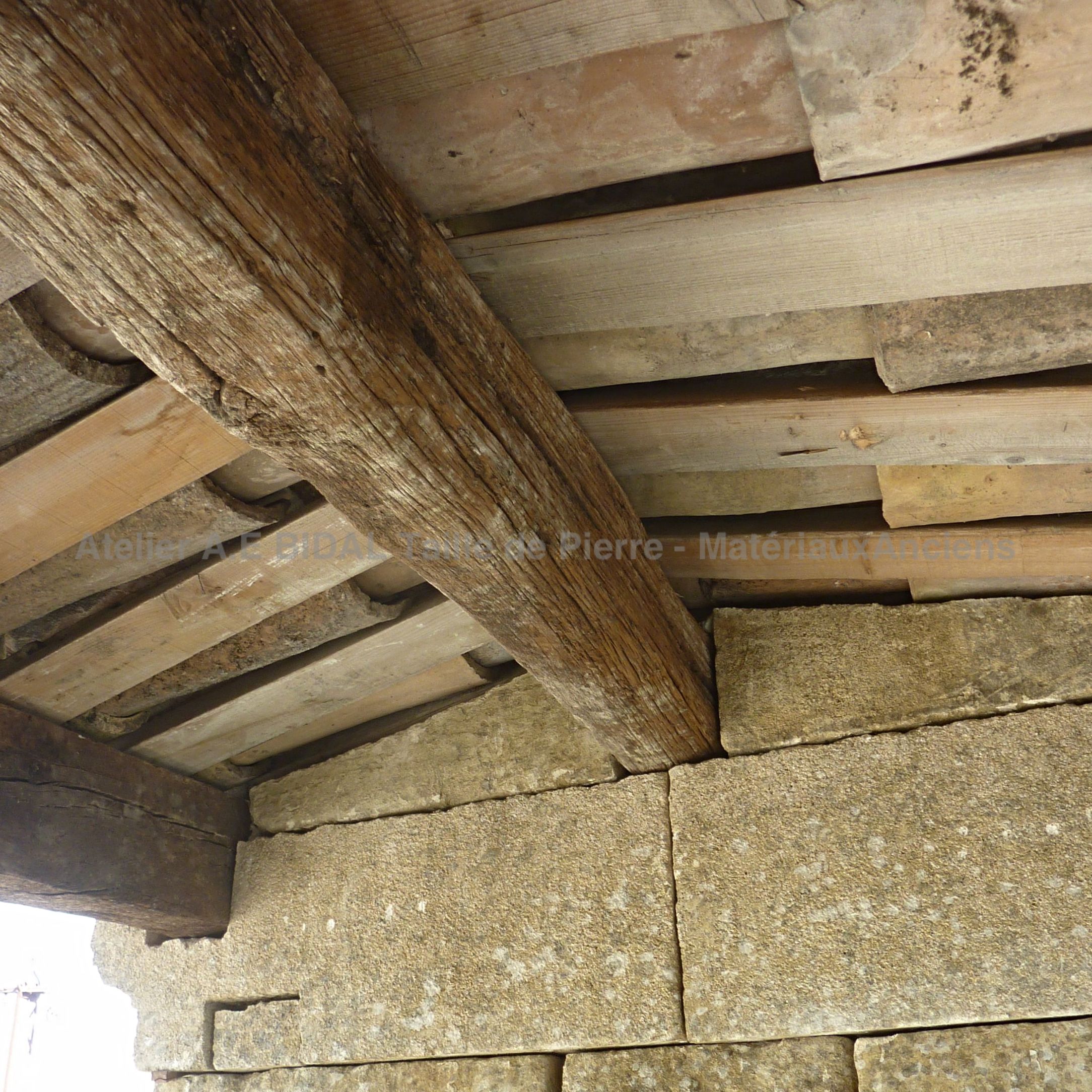 Large stone fountain with roof made of wooden beams and old Provencal tiles | A fountain of Provence signed Alain Bidal.