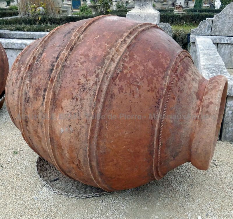 Jarre en terre cuite de grande taille : ancienne jarre par Les Matériaux Anciens en Provence Alain BIDAL