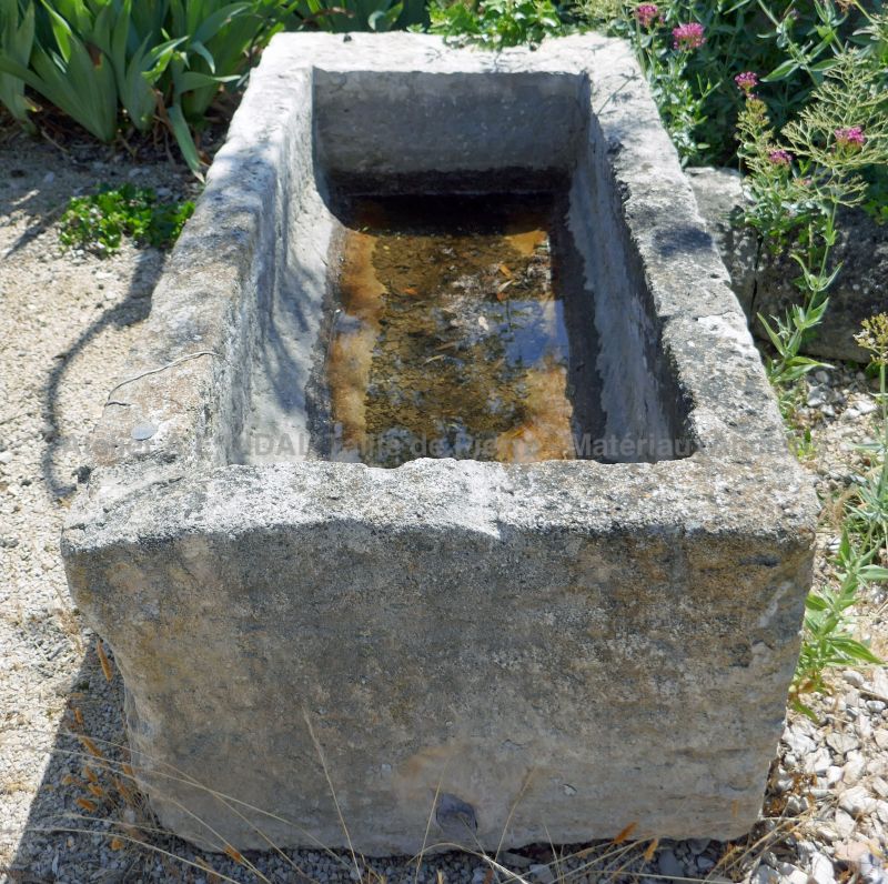 Grand bac ancien en pierre par Alain BIDAL Matériaux Anciens en Provence
