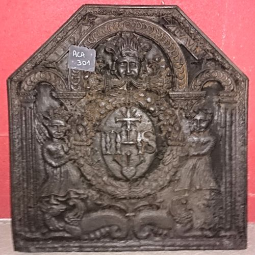 Antique French cast iron fireplace fireback ǀ 18th Century decorative fireback.