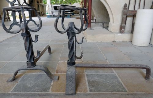 Landiers anciens en fonte par les Matériaux Anciens en Provence Alain BIDAL
