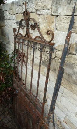 Porte ancienne en fer forgé ** VENDUE