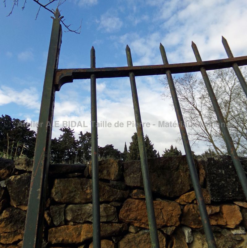 Large solid iron gate : for a beautiful property entrance - Atelier Alain BIDAL (Provence)