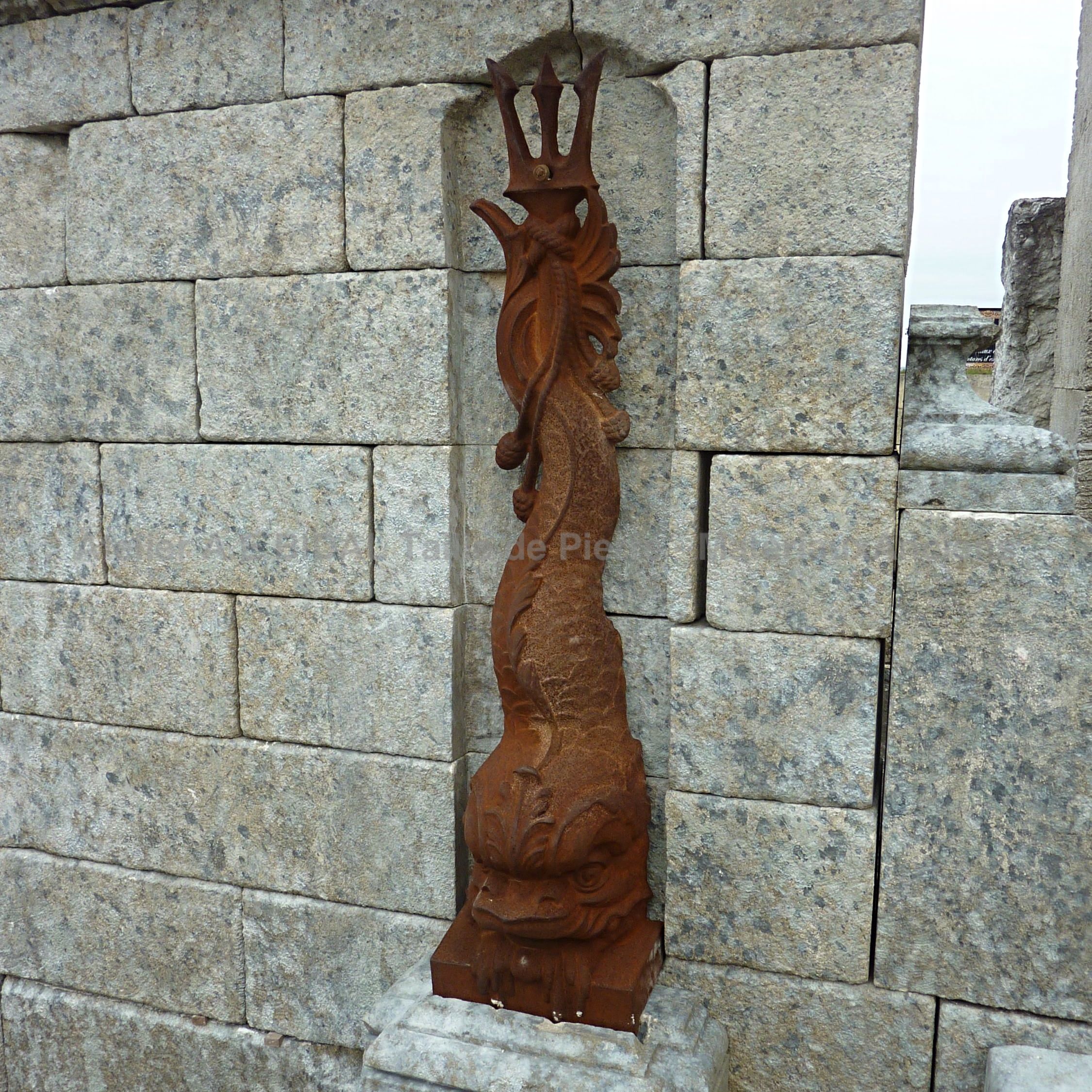 Large fountain made of authentic stone and cast iron | On sale exclusively at Alain BIDAL antique materials