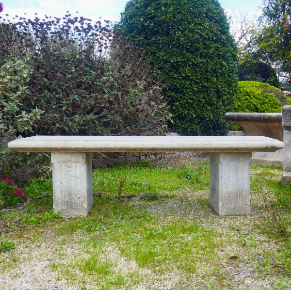 Mobilier de jardin en pierre : élégant banc en pierre naturelle - Atelier Alain BIDAL (Provence)