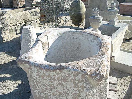 Puits ancien en grès ** VENDU