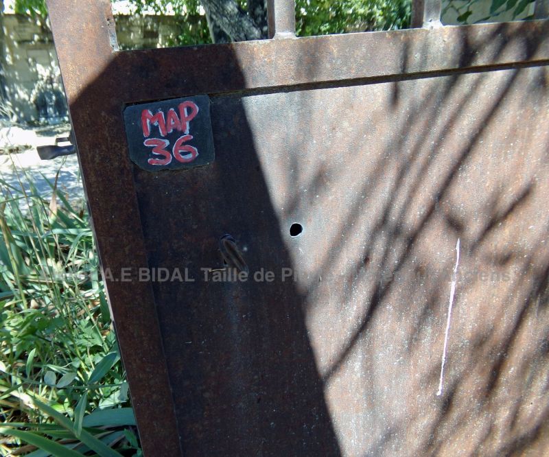 Ancienne porte en fer forgé - Matériaux anciens en Provence Atelier Alain BIDAL