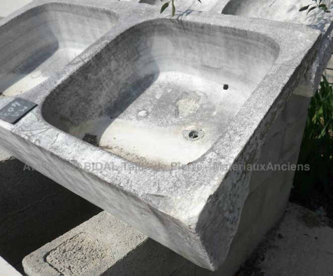 Évier ancien en marbre blanc à double vasque ** VENDU