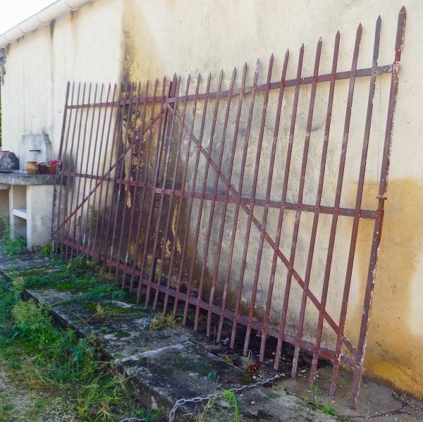 Fully open-worked old gate - Reclaimed wrought iron gates for sale at Atelier Alain BIDAL (Provence)