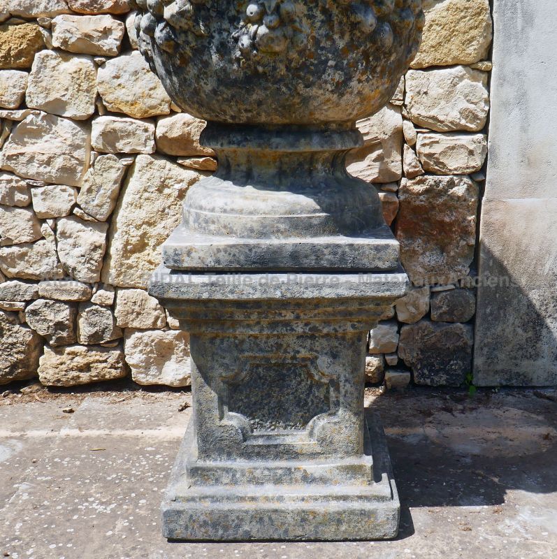 Pair of patinated stone vases from the end of the 20th Century - Alain BIDAL Antique Materials in Provence