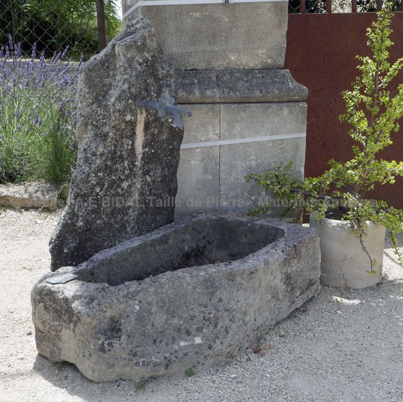 Small fountain of Provence in stone - Atelier Alain BIDAL, stonemason in Isle sur la Sorgue