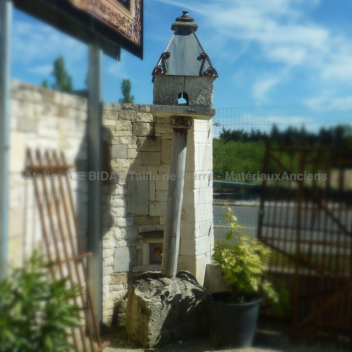 Pigeonnier en matériaux anciens.
