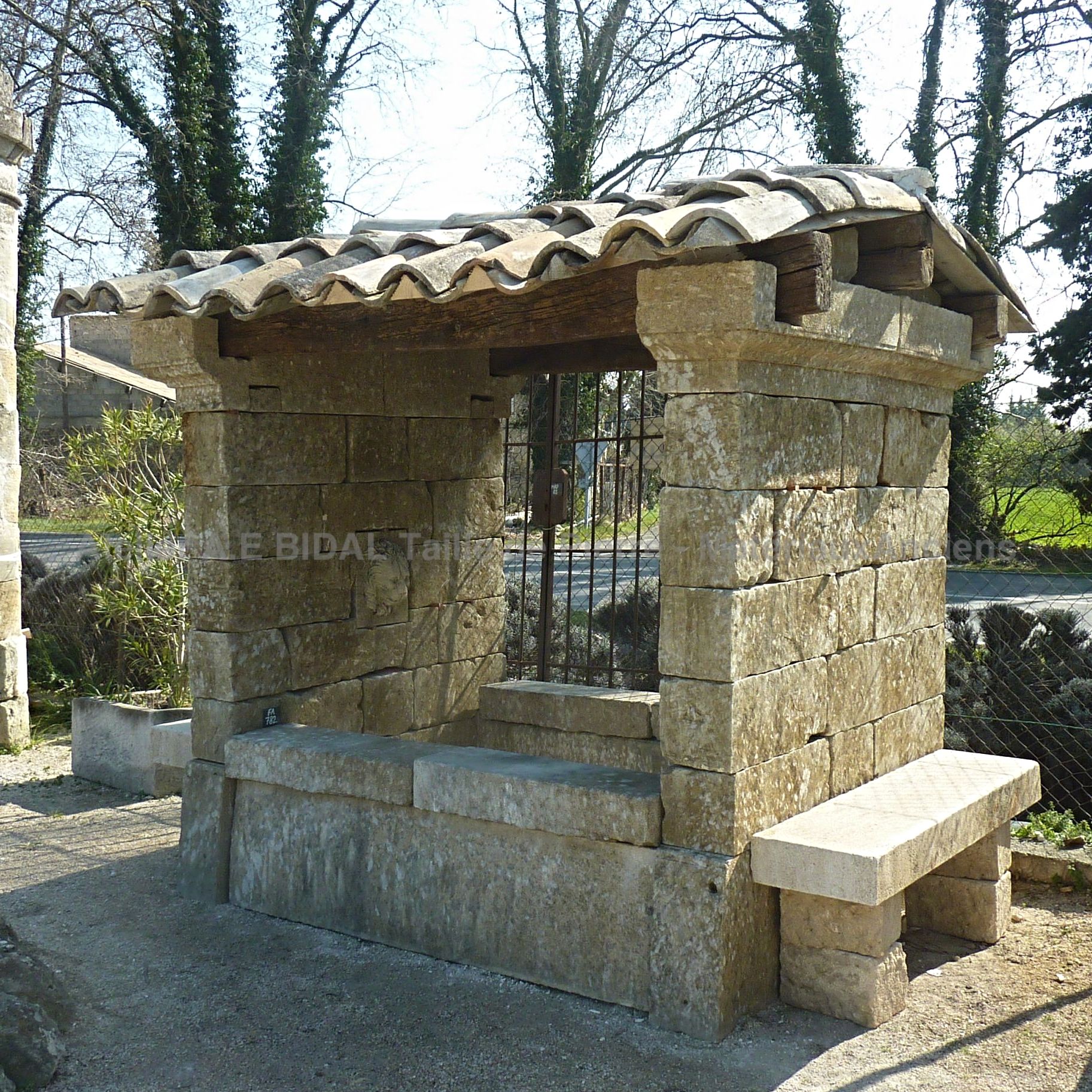 Large stone fountain | Old fountain of Provence | Stone wash house from Provence.