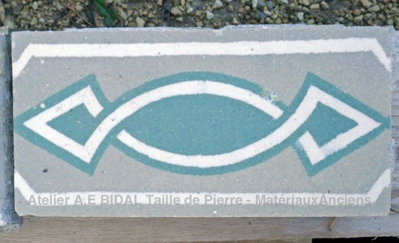 Carreau de ciment ancien pour frise ou crédence : carrelage ancien en ciment par Atelier Alain BIDAL