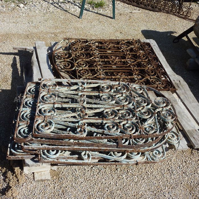 Lot de grilles anciennes en fer forgé ** VENDU