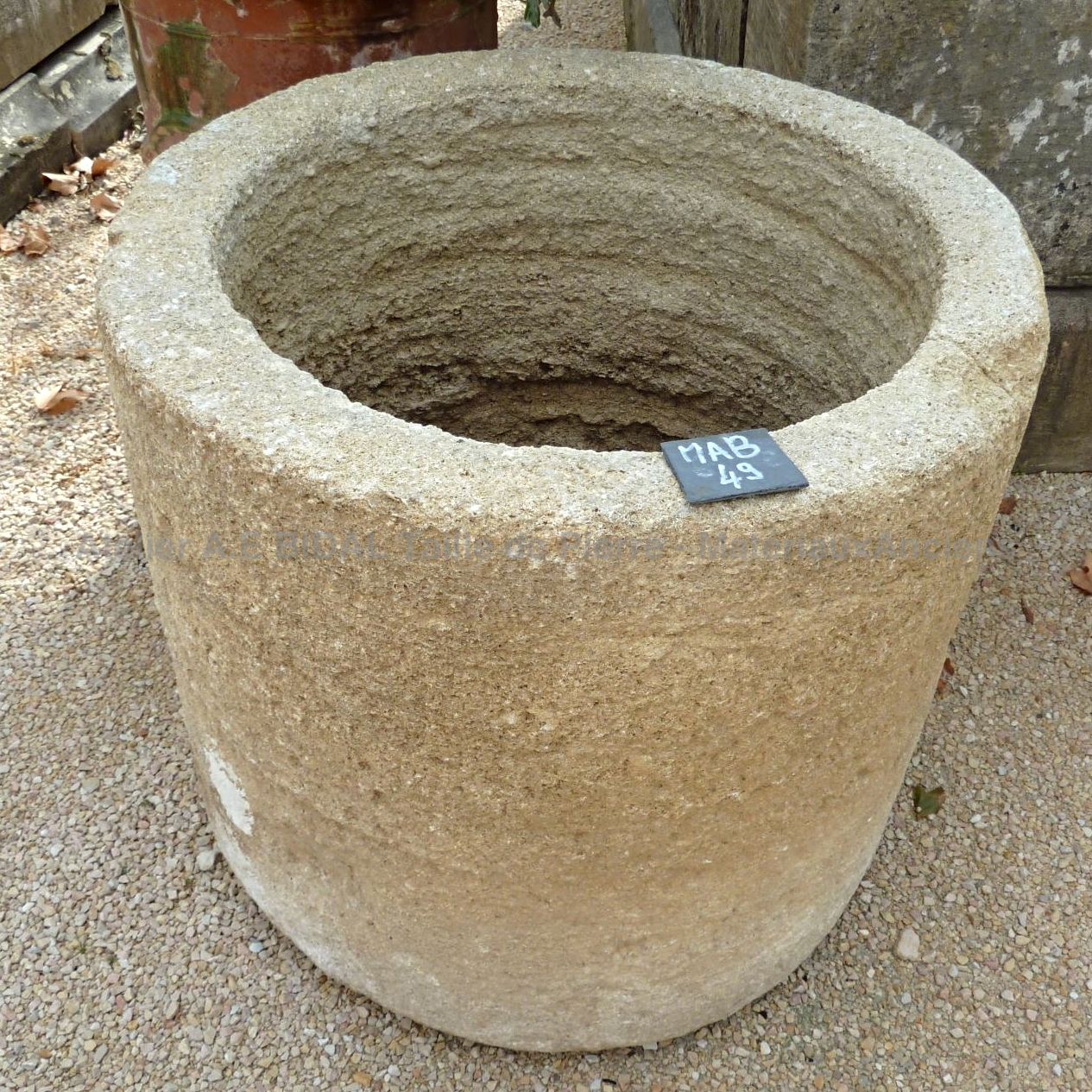 Circular basin: old stone basin craftmade.