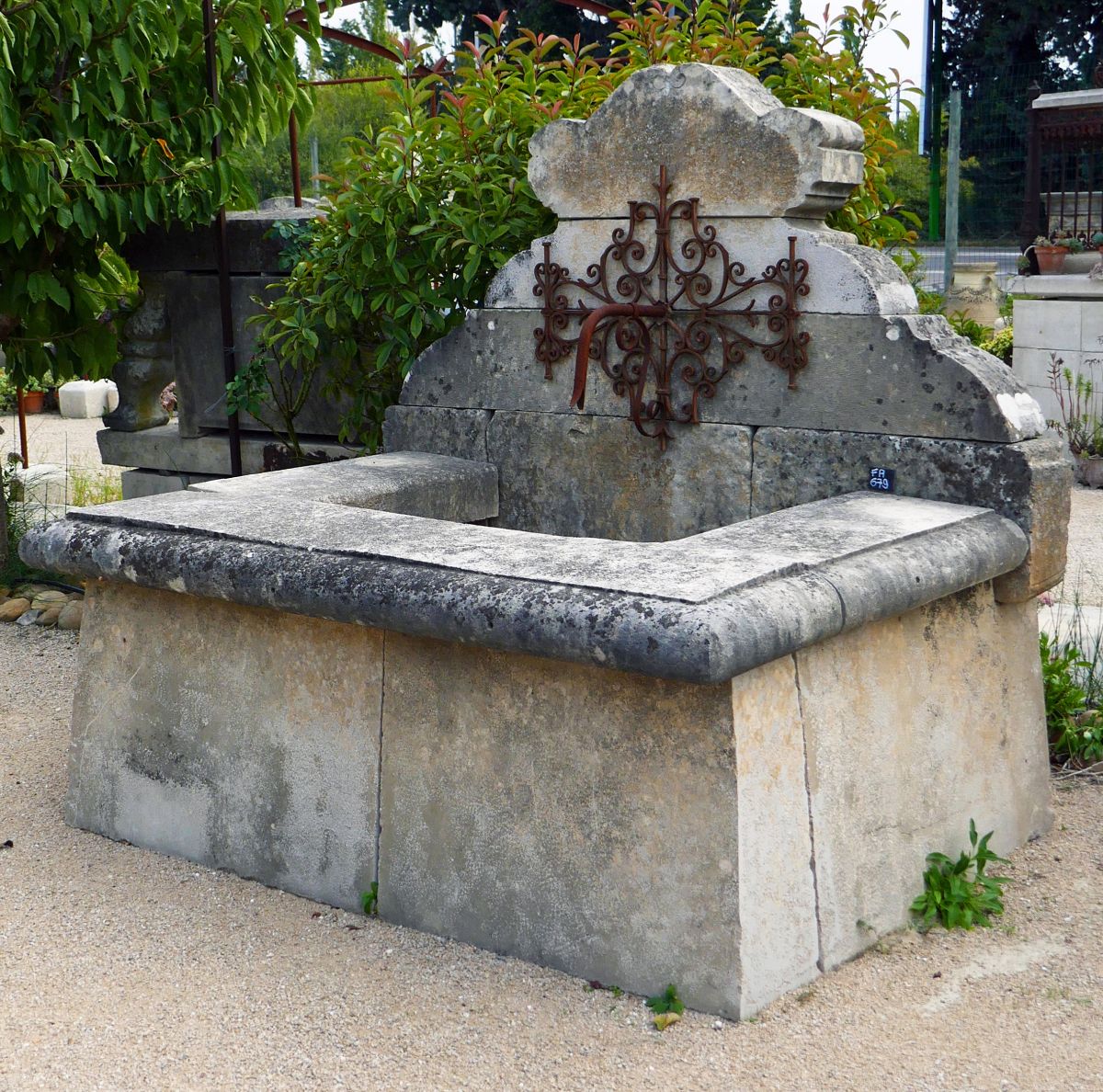Fontaine Murale En Fer 42 Cm - Blanc - Décoration De Jardin - Fontaine D'Extérieur à Accrocher