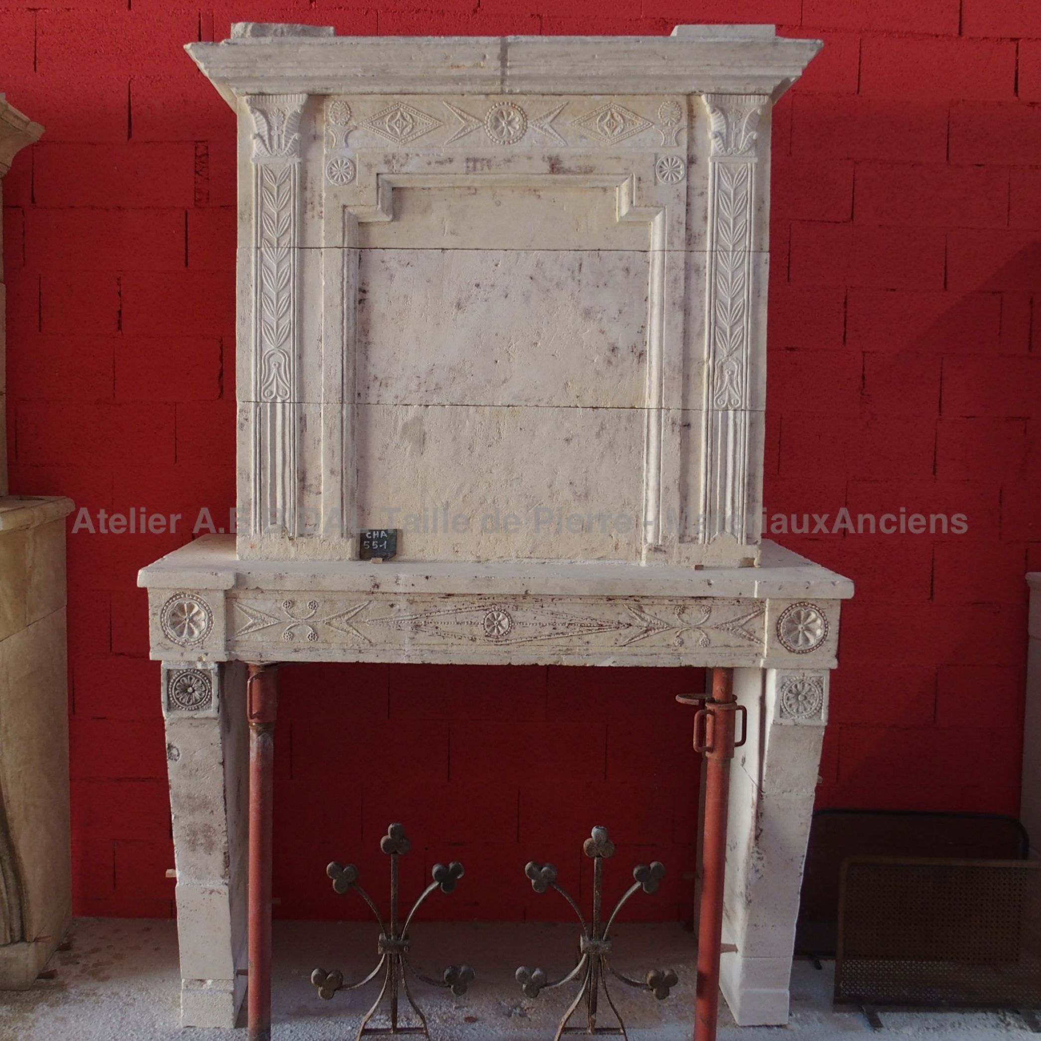 Louis XVI fireplace made of Richemont stone: an authentic French stone.