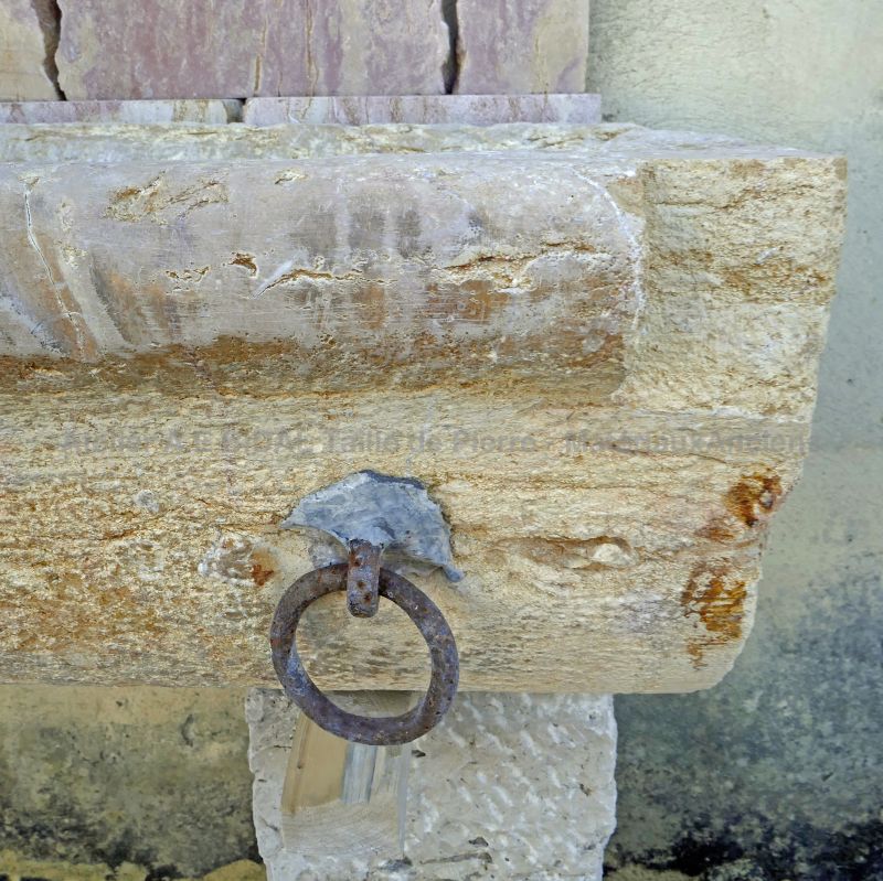 Évier à l'ancienne pour cuisine d'été rustique : Les Matériaux Anciens en Provence Alain BIDAL