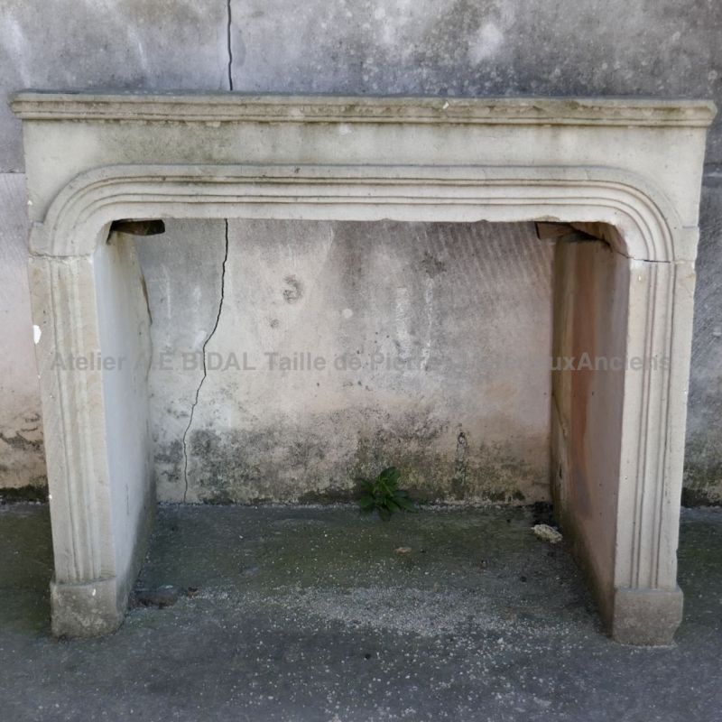 Cheminée ancienne en pierre du 17 ème - cheminée en pierre de Savonnière.