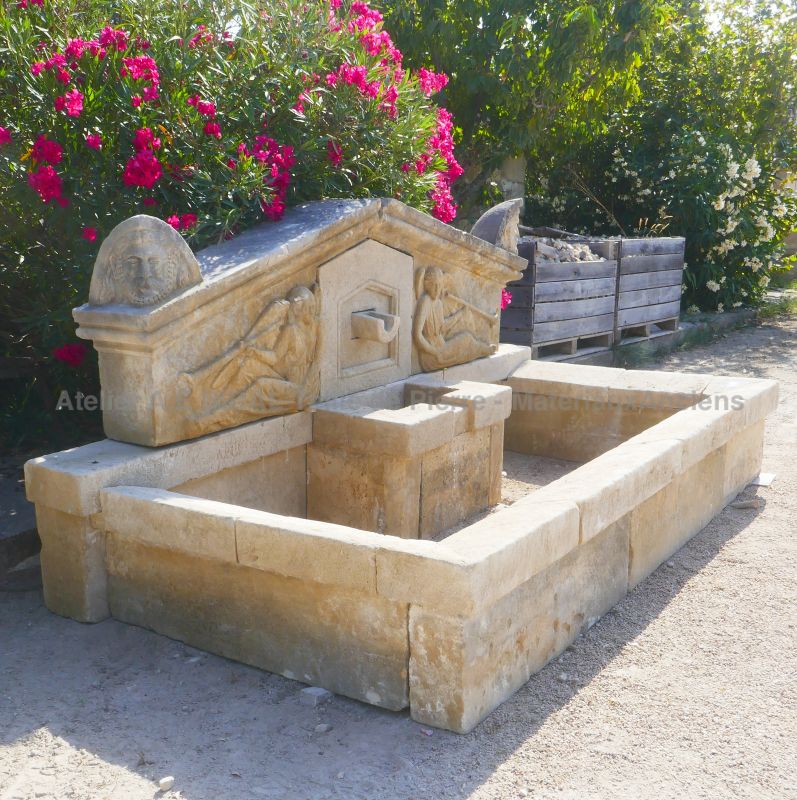 Garden fountain with pediment hand-sculpted with 2 angels with trumpet : Atelier Alain BIDAL, Provence
