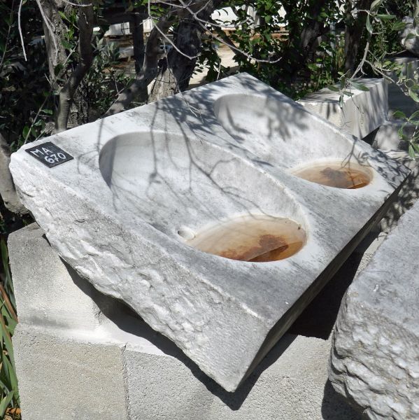 Ancien évier en marbre blanc par Les Matériaux Anciens en Provence Alain BIDAL