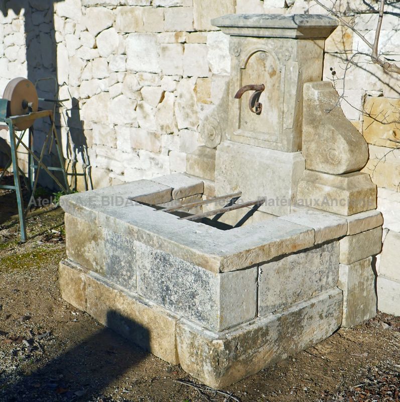 Garden fountain in old stones by Alain BIDAL, Antique Materials in Provence