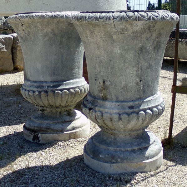 Pair of antique Medici vases in patinated Burgundy stone - Atelier Alain BIDAL (Provence)