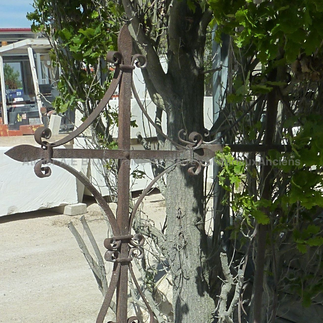 Fine old cross of a height of 1m75 - Wrought iron cross.