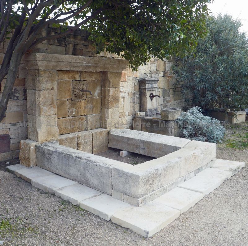 Large outdoor fountain with basin and pediment in weathered stones - Atelier BIDAL (Provence)