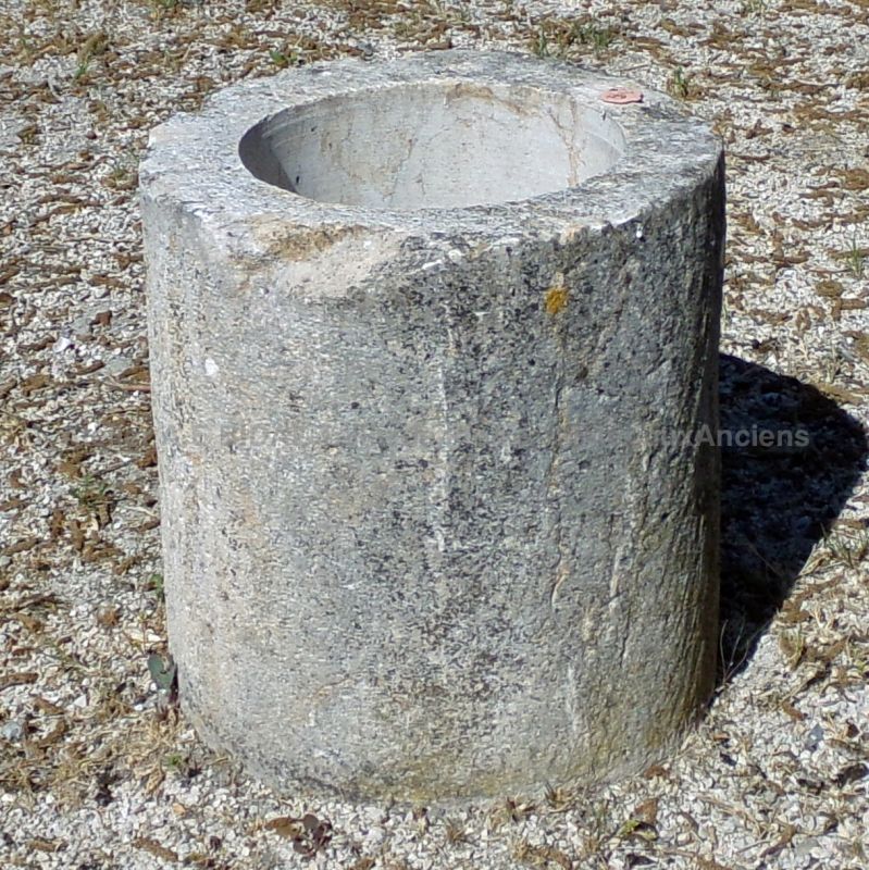 Trough in patinated stone : small decorative flower pot - Atelier Alain BIDAL (Provence)