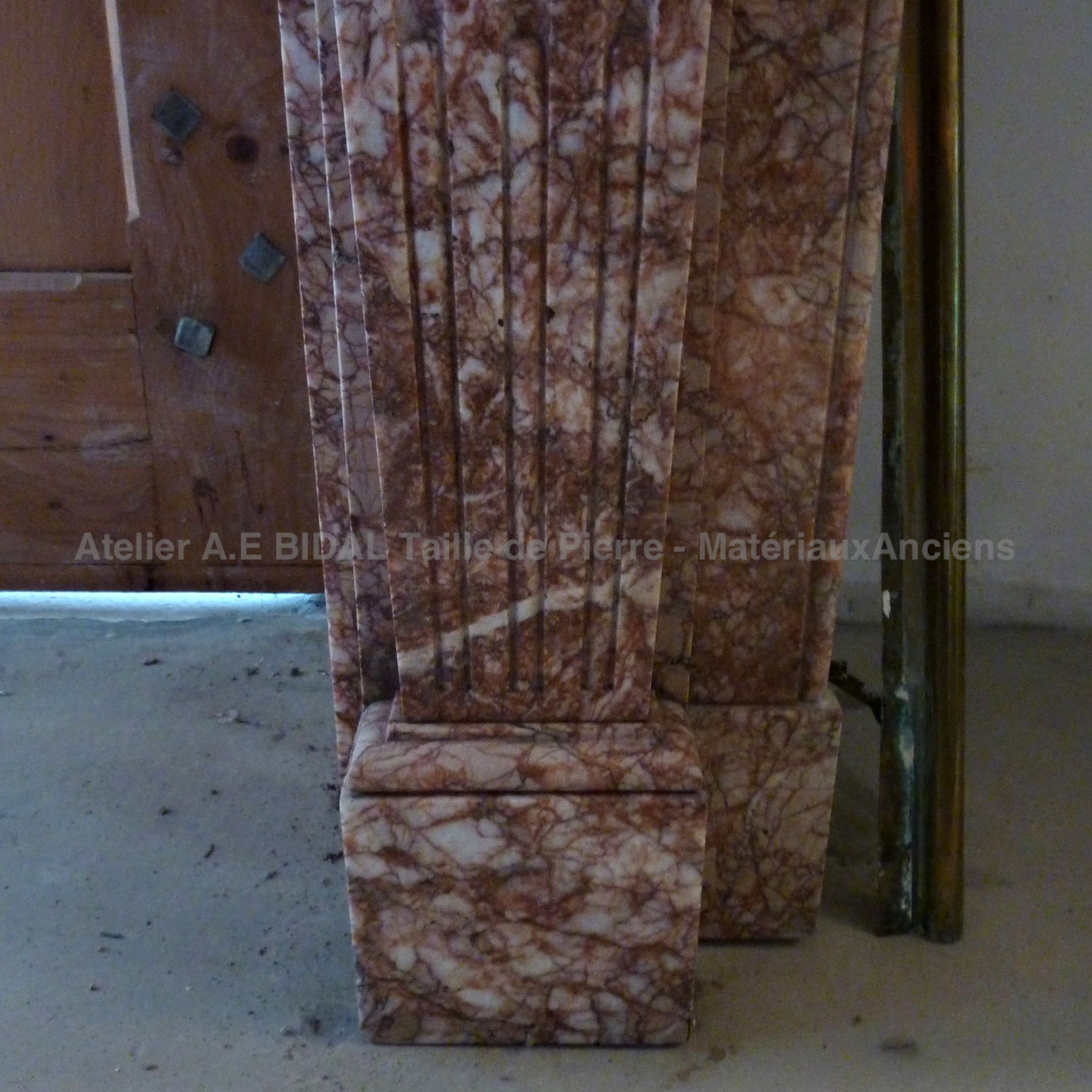 Jamb of our pink marble fireplace - jamb of the Louis 16 fireplace made of Pyrenean marble.